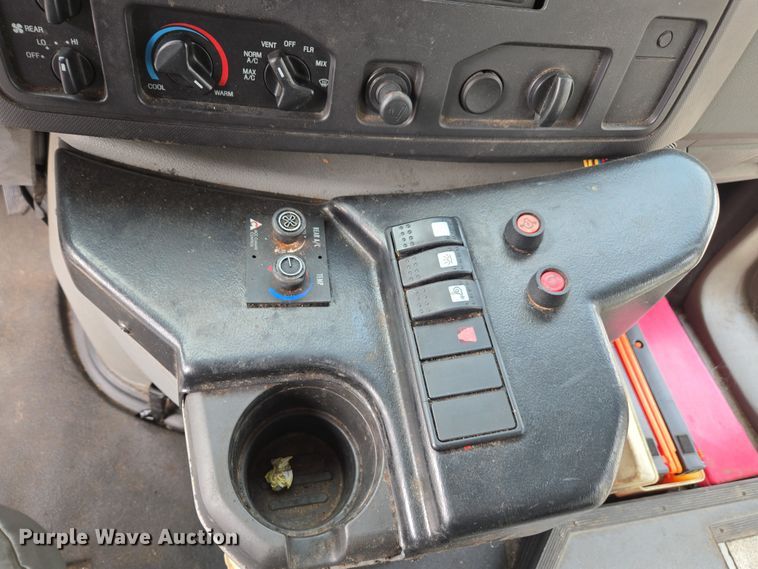 image for item DU2703 2010 Ford E450 shuttle bus