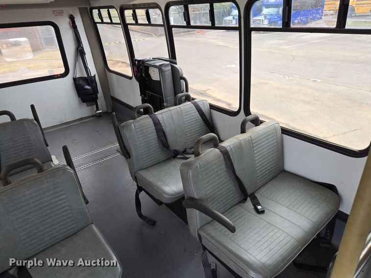 image for item DU2703 2010 Ford E450 shuttle bus