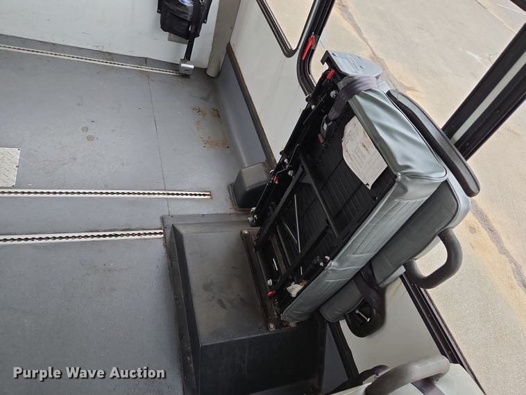 image for item DU2703 2010 Ford E450 shuttle bus