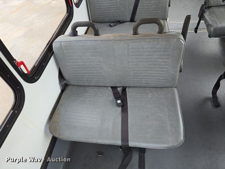 image for item DU2703 2010 Ford E450 shuttle bus