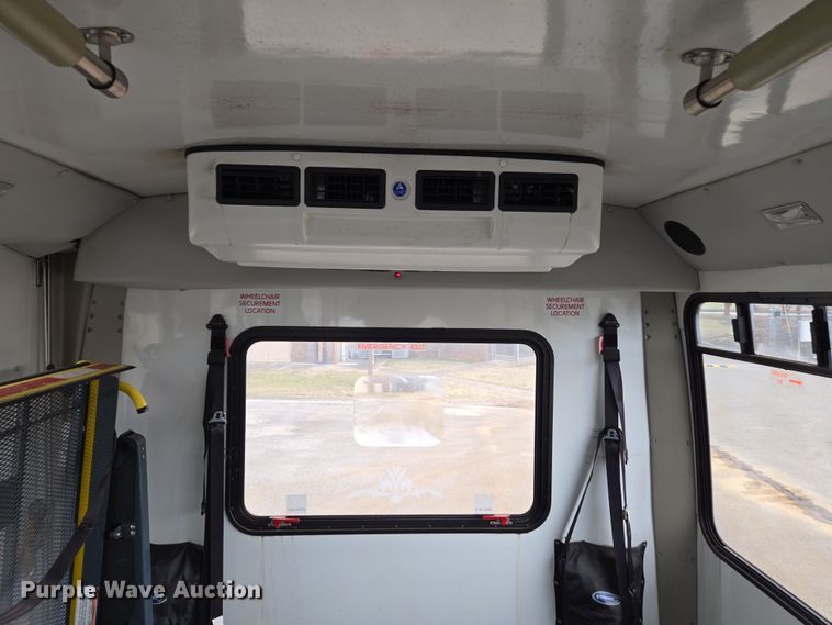 image for item DU2703 2010 Ford E450 shuttle bus