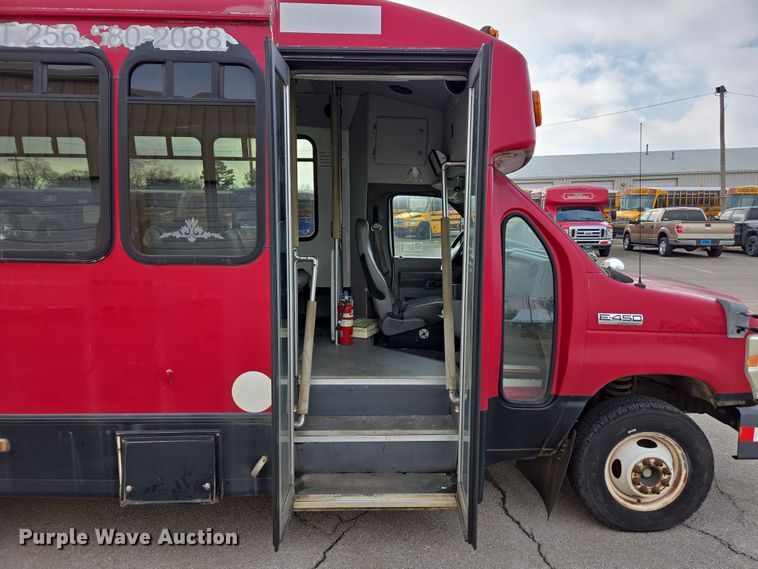 image for item DU2703 2010 Ford E450 shuttle bus