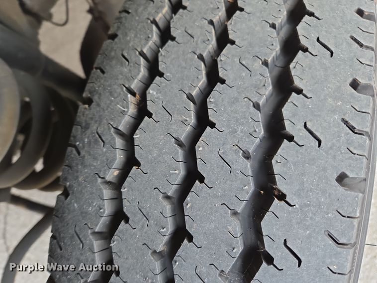 image for item DU2703 2010 Ford E450 shuttle bus