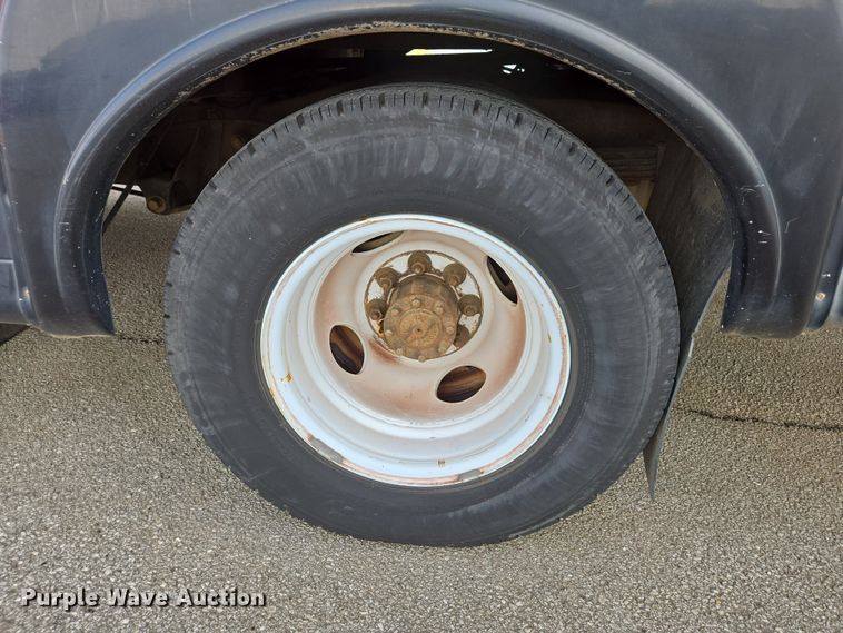 image for item DU2703 2010 Ford E450 shuttle bus