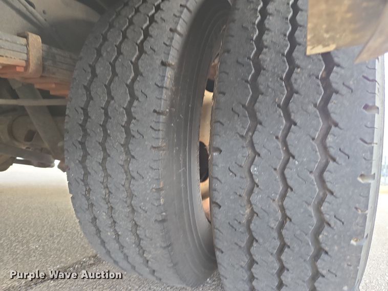 image for item DU2703 2010 Ford E450 shuttle bus