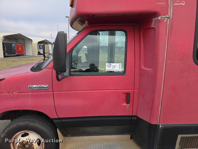 image for item DU2704 2010 Ford E450 shuttle bus