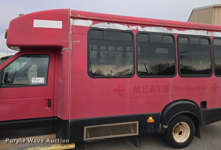 image for item DU2704 2010 Ford E450 shuttle bus