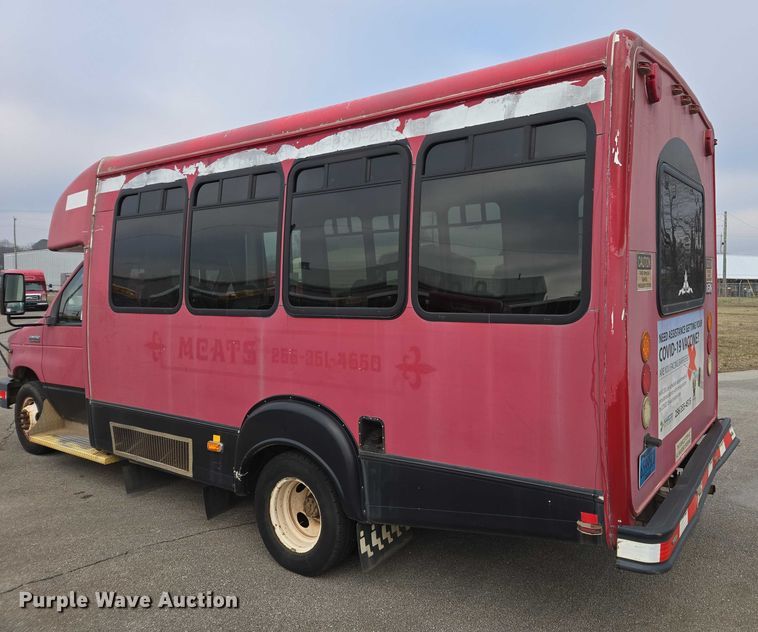 image for item DU2704 2010 Ford E450 shuttle bus