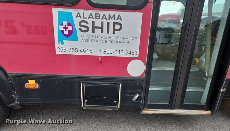 image for item DU2704 2010 Ford E450 shuttle bus