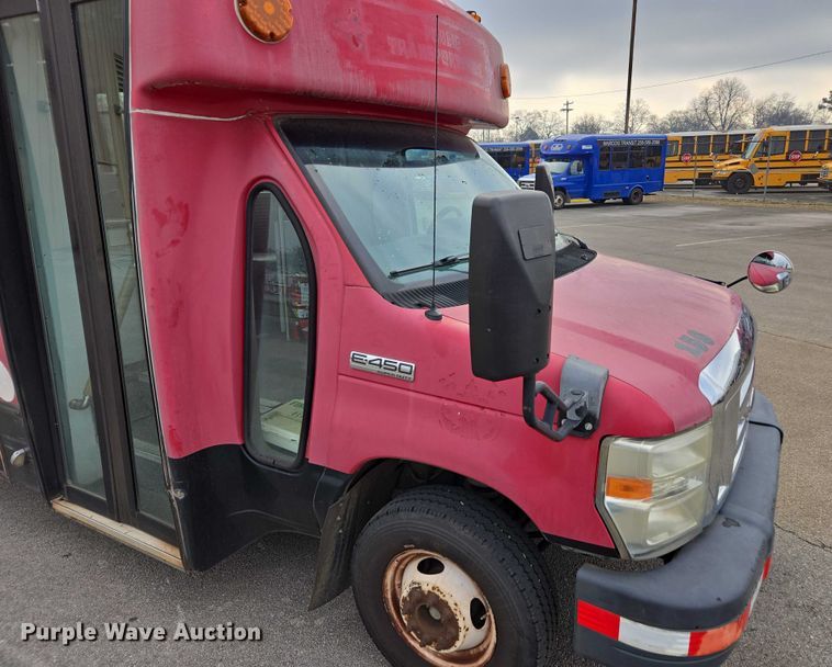 image for item DU2704 2010 Ford E450 shuttle bus