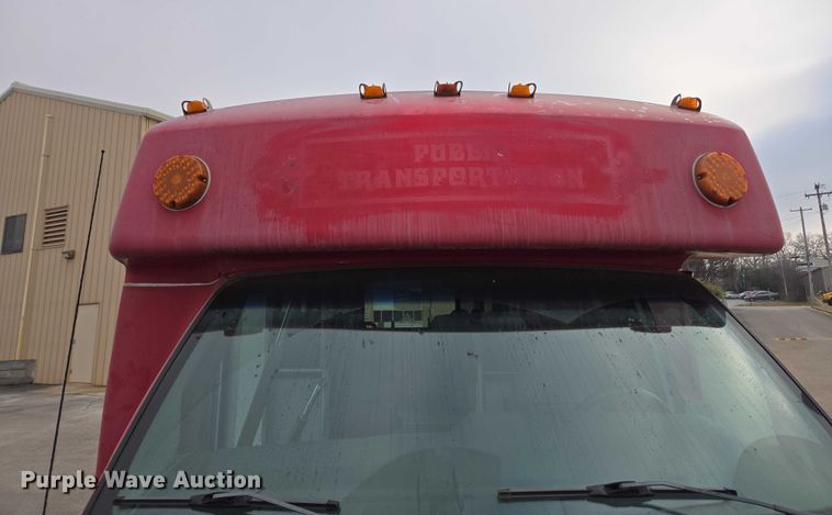 image for item DU2704 2010 Ford E450 shuttle bus