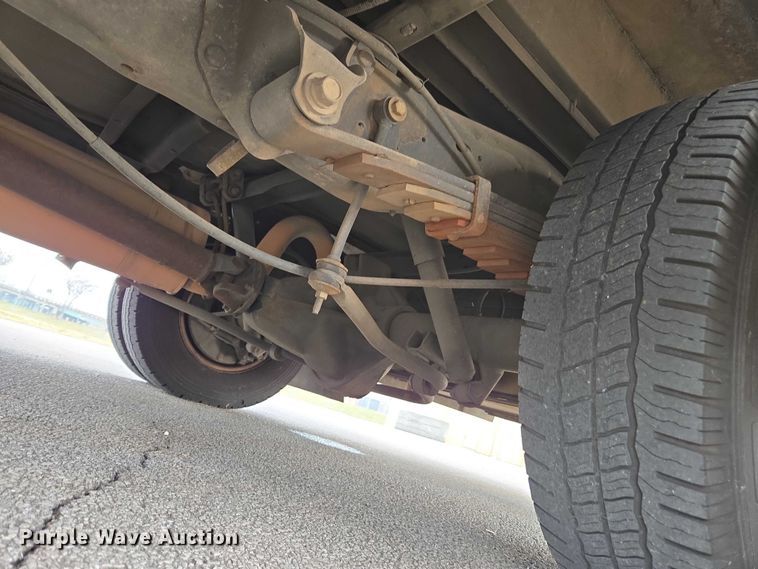 image for item DU2704 2010 Ford E450 shuttle bus