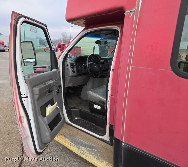 image for item DU2704 2010 Ford E450 shuttle bus