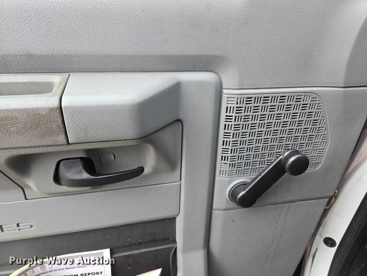 image for item DU2704 2010 Ford E450 shuttle bus