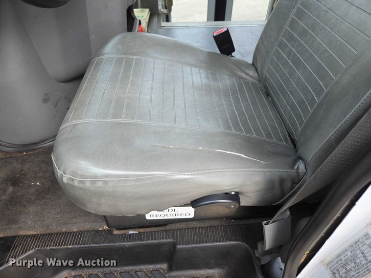 image for item DU2704 2010 Ford E450 shuttle bus