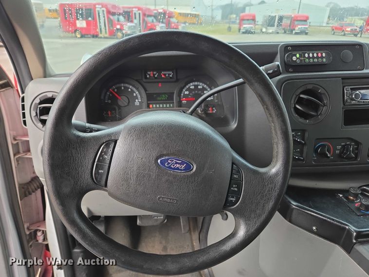 image for item DU2704 2010 Ford E450 shuttle bus