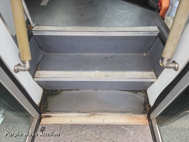 image for item DU2704 2010 Ford E450 shuttle bus