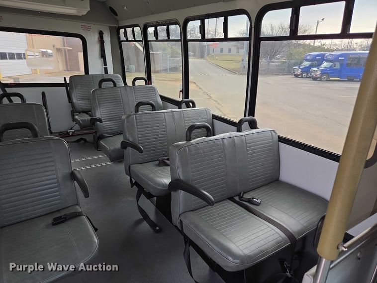 image for item DU2704 2010 Ford E450 shuttle bus