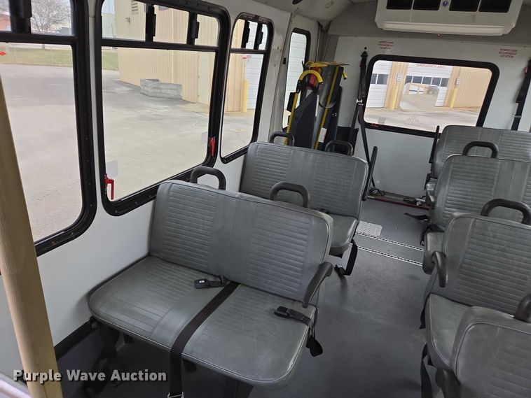 image for item DU2704 2010 Ford E450 shuttle bus