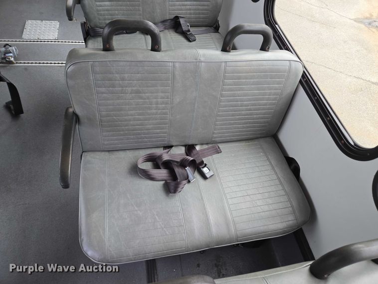 image for item DU2704 2010 Ford E450 shuttle bus