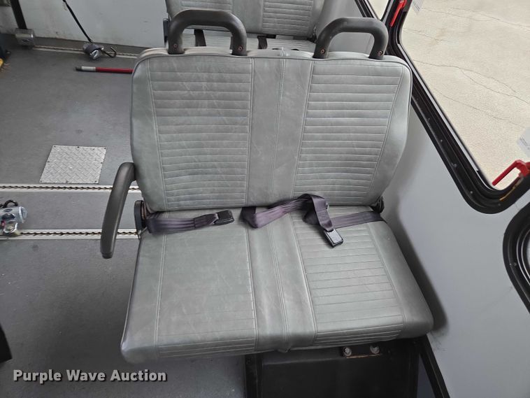 image for item DU2704 2010 Ford E450 shuttle bus