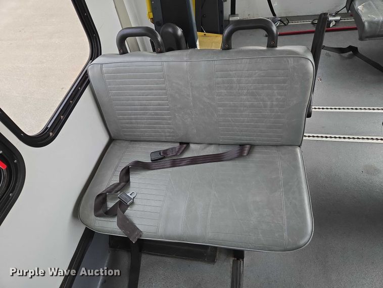 image for item DU2704 2010 Ford E450 shuttle bus