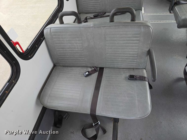 image for item DU2704 2010 Ford E450 shuttle bus