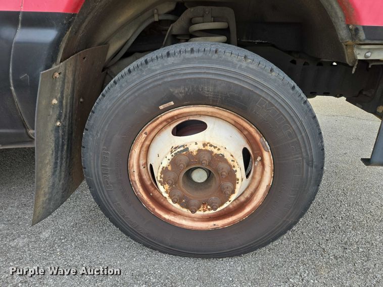 image for item DU2704 2010 Ford E450 shuttle bus