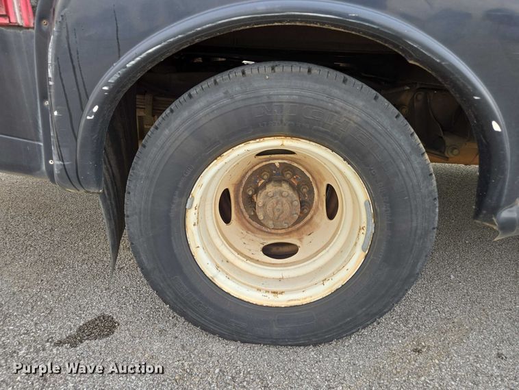 image for item DU2704 2010 Ford E450 shuttle bus