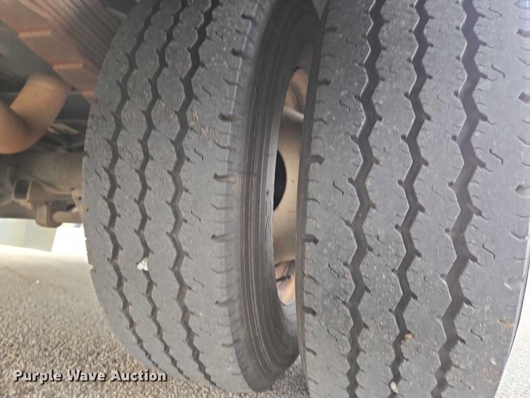 image for item DU2704 2010 Ford E450 shuttle bus