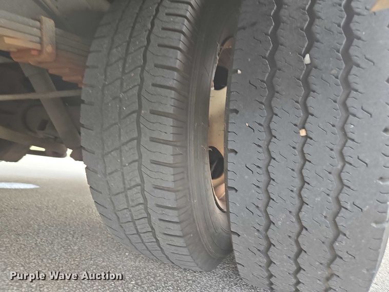 image for item DU2704 2010 Ford E450 shuttle bus