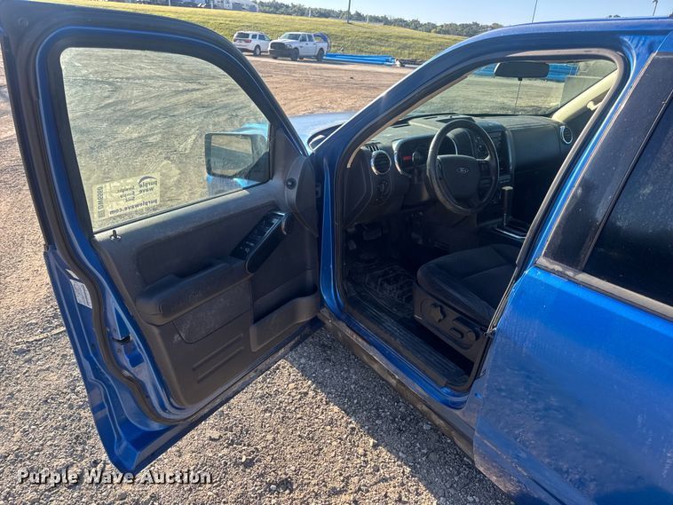 image for item DW6560 2010 Ford Explorer SUV