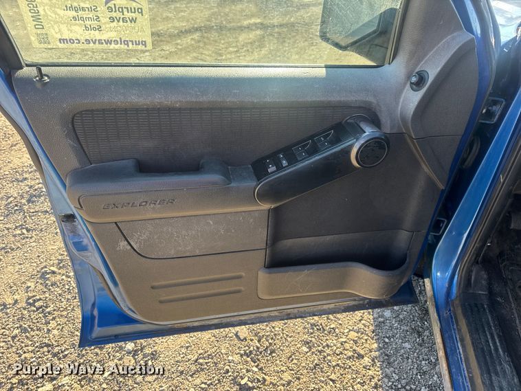 image for item DW6560 2010 Ford Explorer SUV
