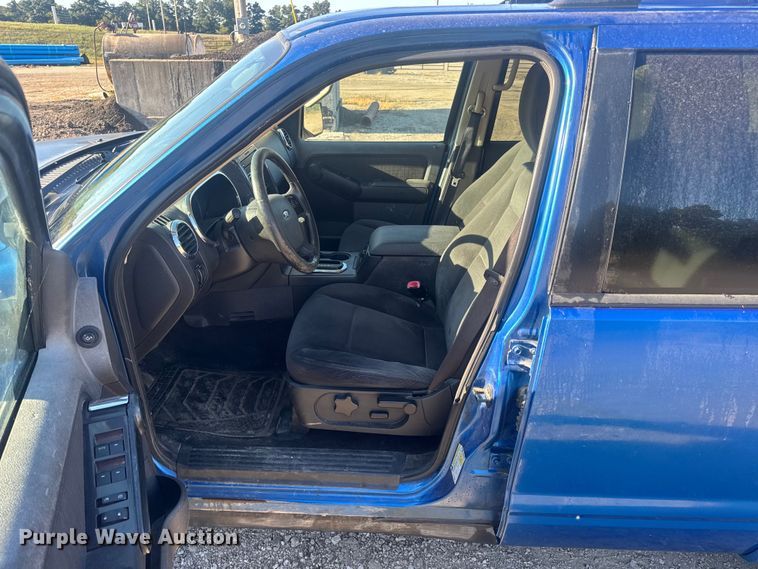 image for item DW6560 2010 Ford Explorer SUV