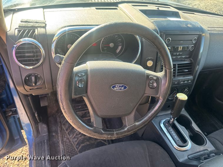 image for item DW6560 2010 Ford Explorer SUV