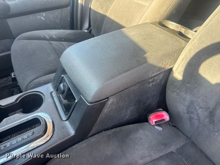 image for item DW6560 2010 Ford Explorer SUV