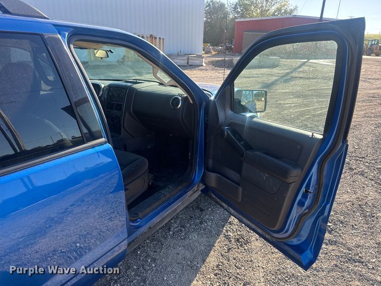 image for item DW6560 2010 Ford Explorer SUV
