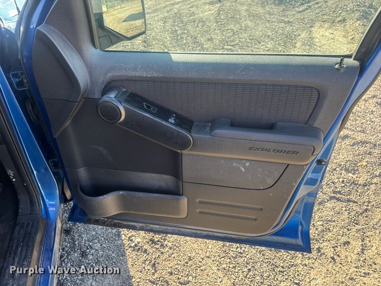 image for item DW6560 2010 Ford Explorer SUV
