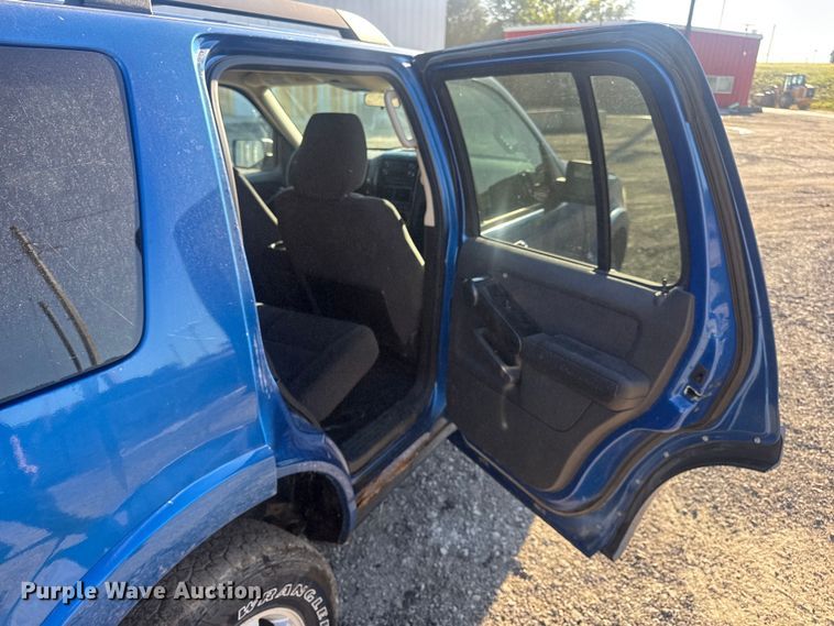 image for item DW6560 2010 Ford Explorer SUV
