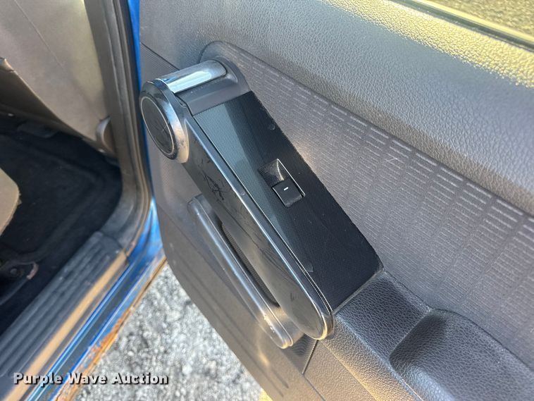 image for item DW6560 2010 Ford Explorer SUV