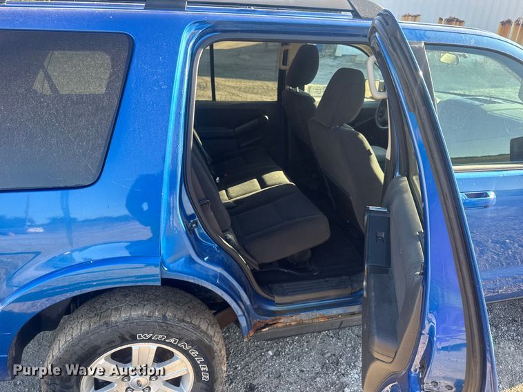 image for item DW6560 2010 Ford Explorer SUV