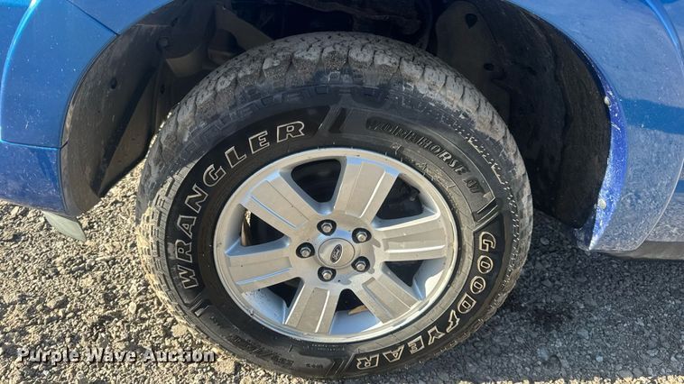 image for item DW6560 2010 Ford Explorer SUV