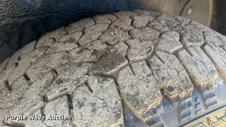 image for item DW6560 2010 Ford Explorer SUV