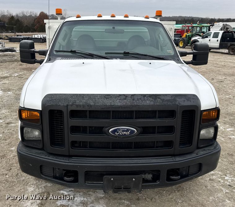 image for item DW6704 2009 Ford F-350 utility bed pickup truck