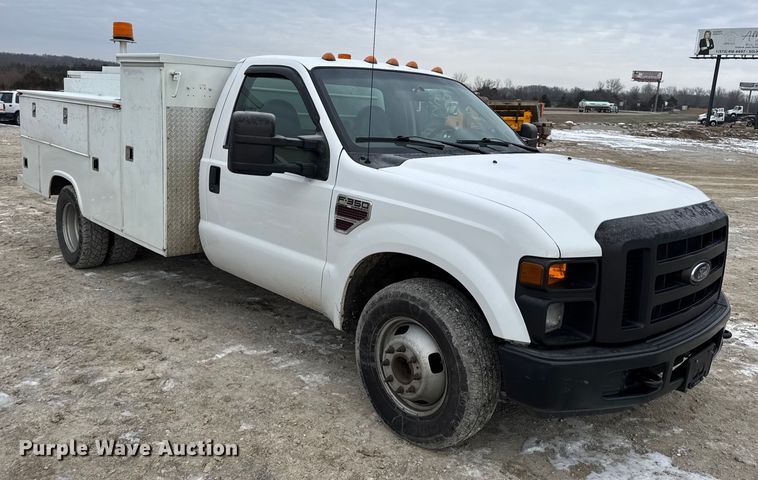 image for item DW6704 2009 Ford F-350 utility bed pickup truck