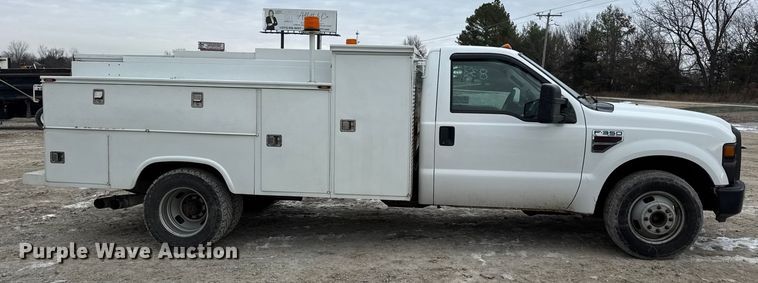 image for item DW6704 2009 Ford F-350 utility bed pickup truck