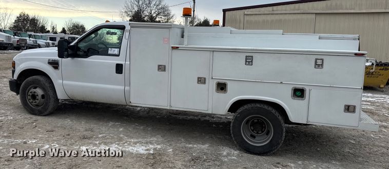 image for item DW6704 2009 Ford F-350 utility bed pickup truck