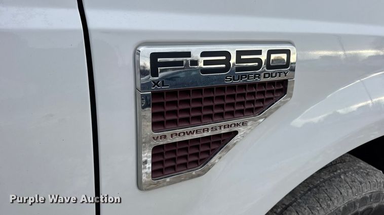image for item DW6704 2009 Ford F-350 utility bed pickup truck