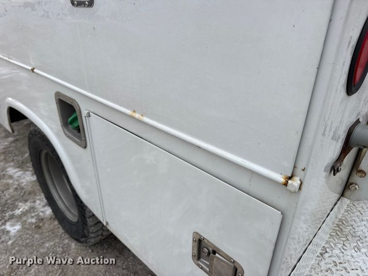 image for item DW6704 2009 Ford F-350 utility bed pickup truck