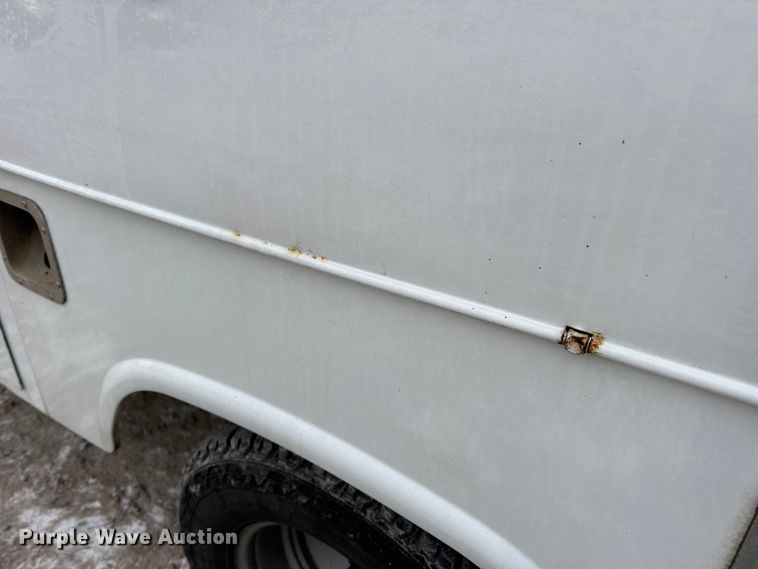 image for item DW6704 2009 Ford F-350 utility bed pickup truck